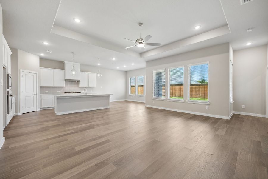 Spacious, unfurnished interior of a new home in Dove Hollow, Waxahachie (Image 17). Spacious, unfurnished interior of a new home in Dove Hollow, Waxahachie (Image 17).