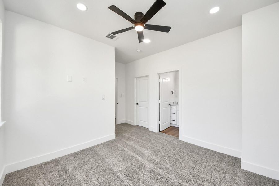 2nd suite has walking closet