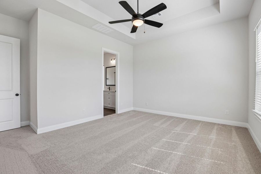Spacious, unfurnished interior of a new home in 6 Creeks, Kyle (Image 31).