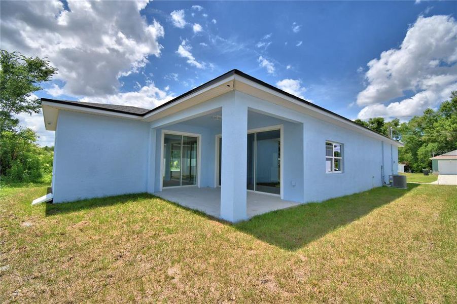 Exterior details and patio area of a home in , Winter Haven (Image 23).