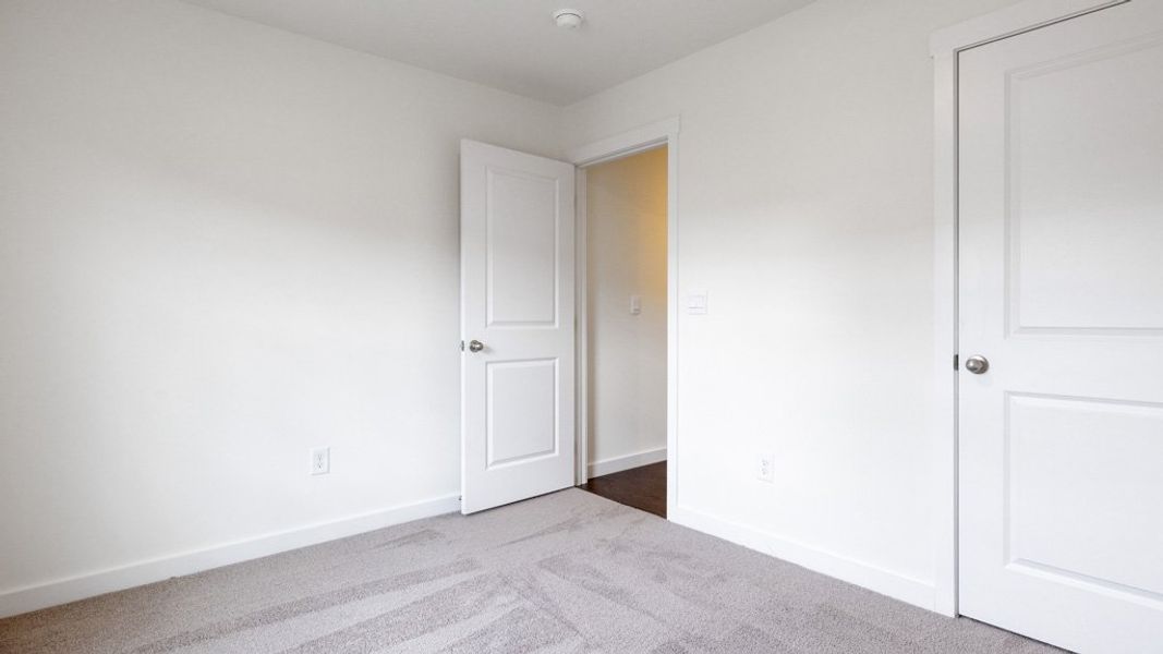 Spacious, unfurnished interior of a new home in Emory Creek, Harriman (Image 13).