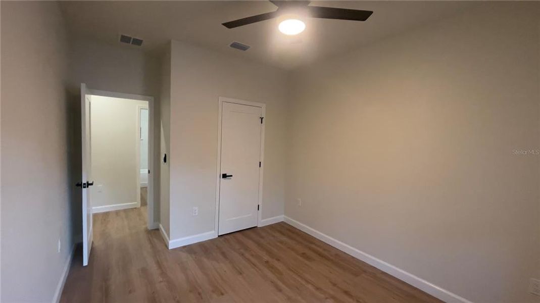 Spacious, unfurnished interior of a new home in , Chiefland (Image 33).