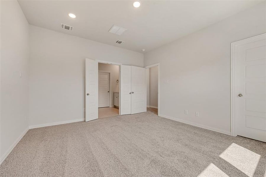 Spacious, unfurnished interior of a new home in City Point, North Richland Hills (Image 18).