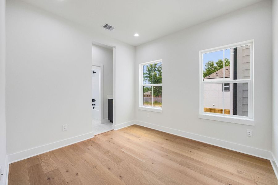 Secondary bedroom with natural light Secondary bedroom with natural light