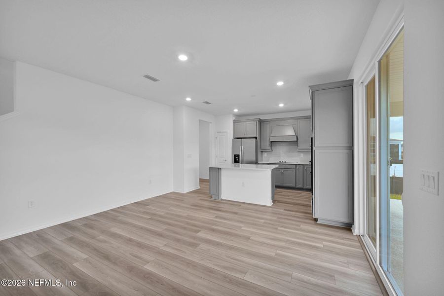 Spacious, unfurnished interior of a new home in Hyland Trail, Green Cove Springs (Image 29).