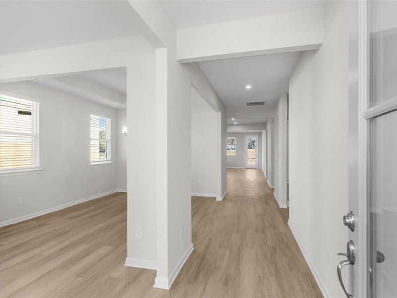 Spacious, unfurnished interior of a new home in Wehunt Meadows, Hoschton (Image 12).