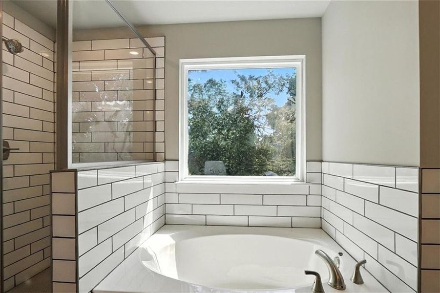 Close-up of interior finishes inside a home in Traditions of Braselton, Jefferson (Image 18).