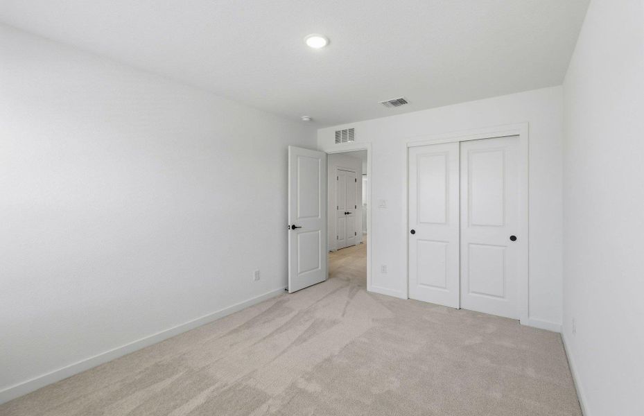 Spacious, unfurnished interior of a new home in Santa Rita Ranch, Liberty Hill (Image 29).