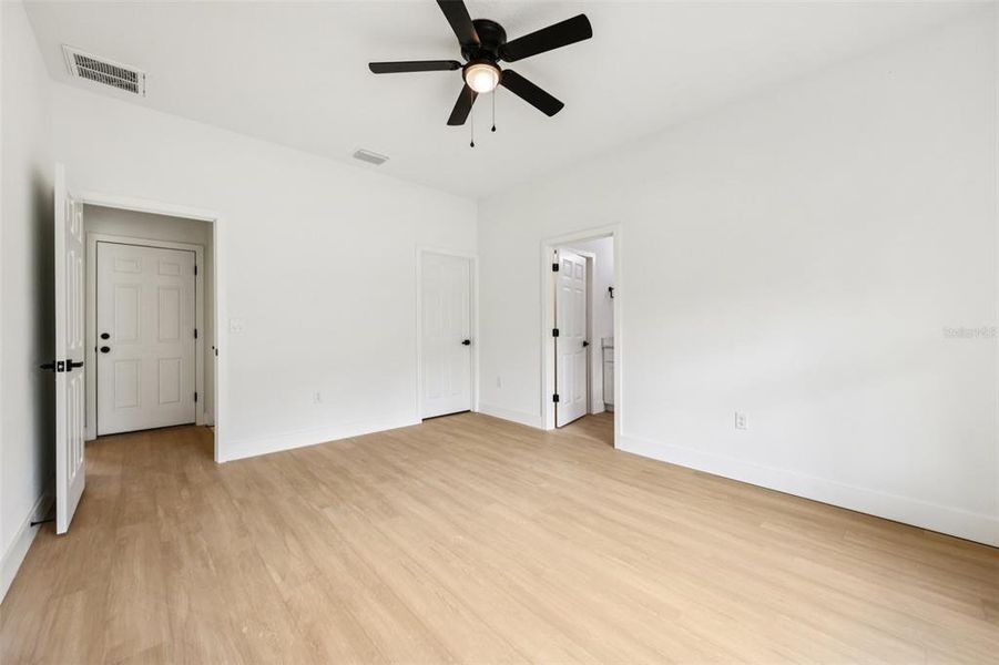 Spacious, unfurnished interior of a new home in , Ocklawaha (Image 31).