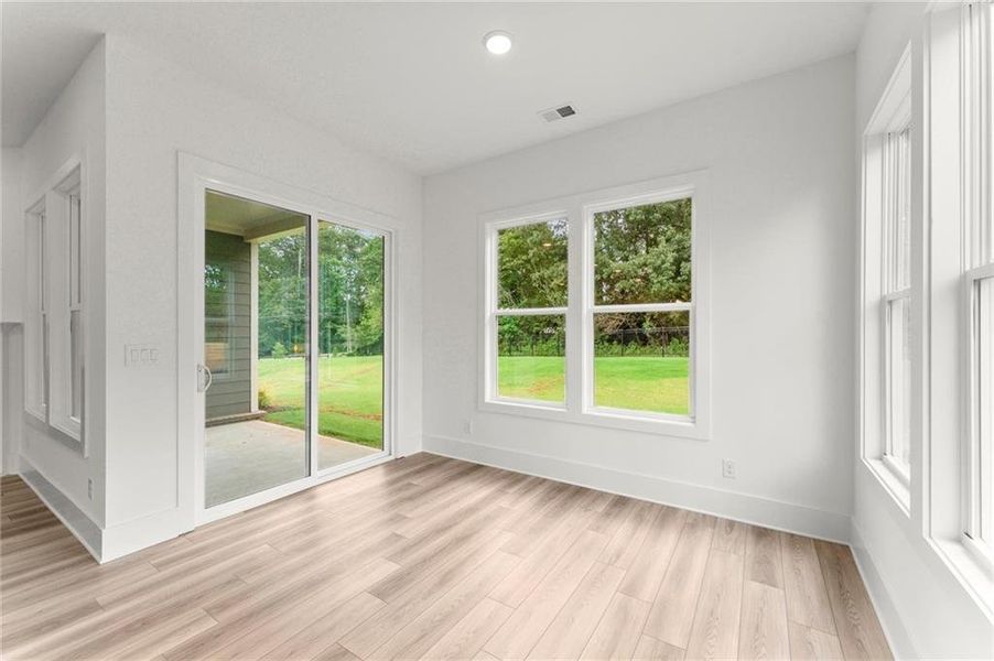 Spacious, unfurnished interior of a new home in Hillgrove Preserve, Powder Springs (Image 26).