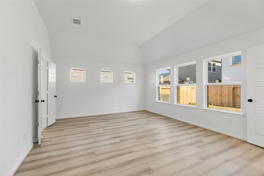 Spacious, unfurnished interior of a new home in Beamer Villas, Friendswood (Image 18).