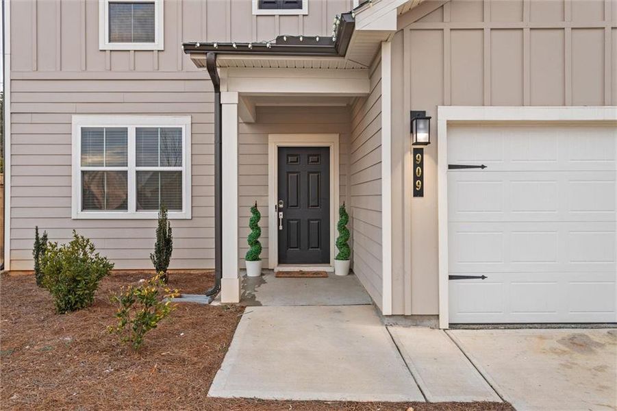 Exterior details and patio area of a home in Alcovy Trace, Lawrenceville (Image 3).