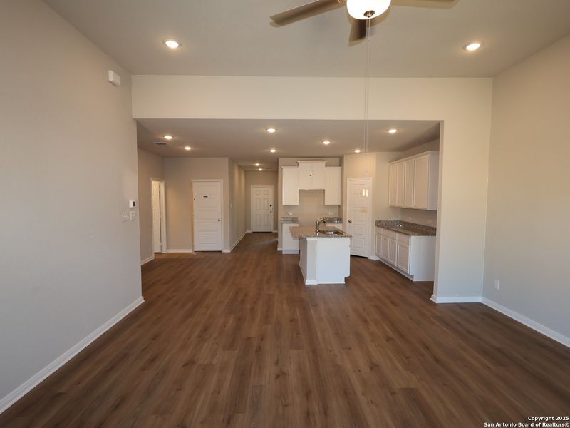 Spacious, unfurnished interior of a new home in Agave, San Antonio (Image 20).