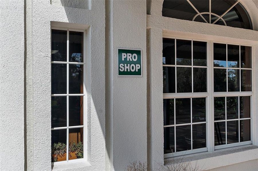 Exterior details and patio area of a home in , Weeki Wachee (Image 28).