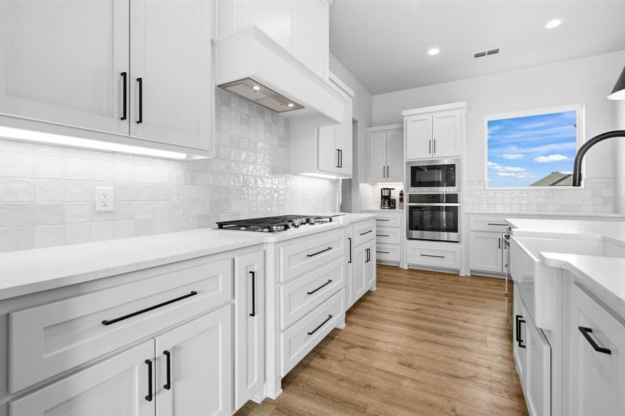 Furnished interior view inside a new home in , Abilene (Image 9).