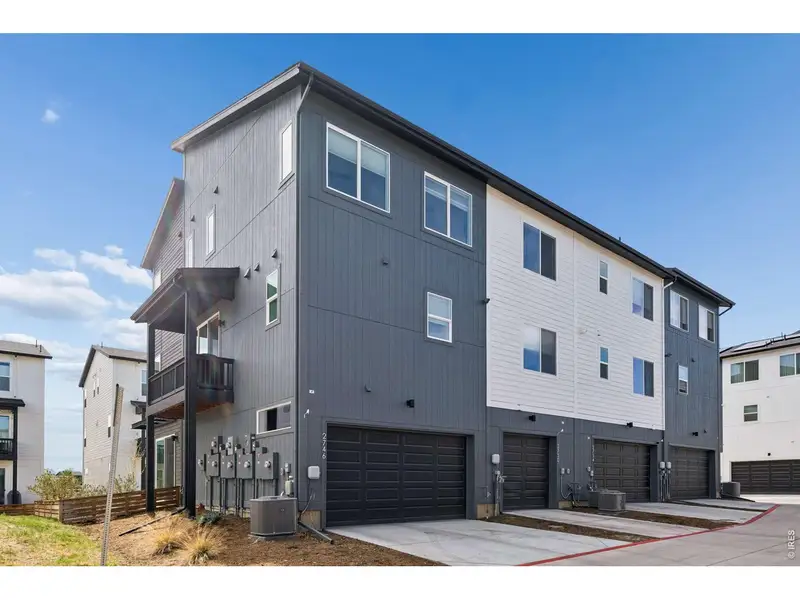 Condo located in Broomfield, CO showcasing its design and architecture (Image 3).