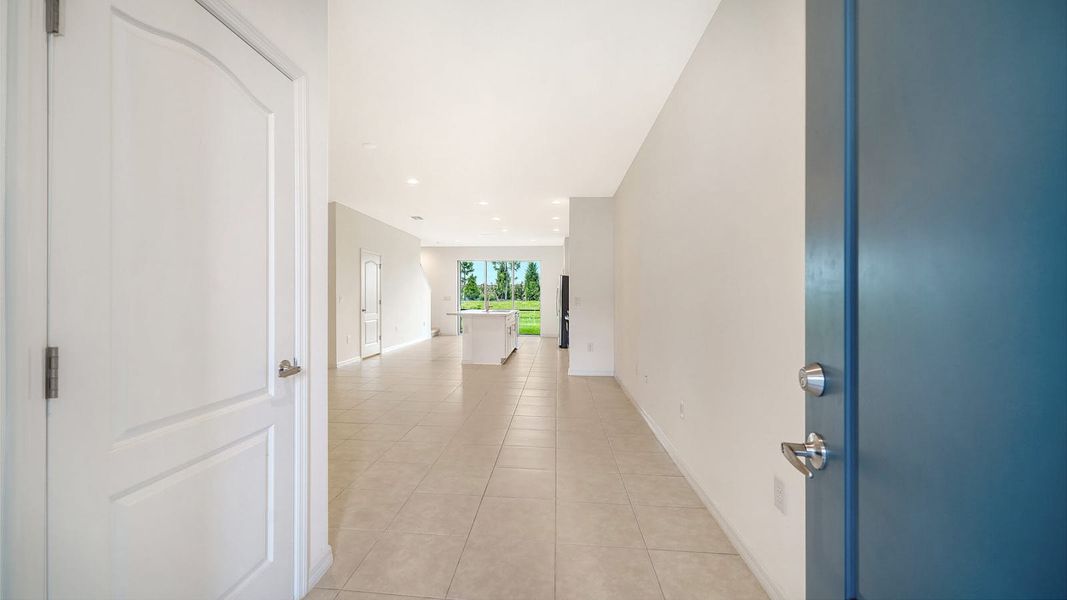 Spacious, unfurnished interior of a new home in Palm Grove, Lakewood Ranch (Image 21). Spacious, unfurnished interior of a new home in Palm Grove, Lakewood Ranch (Image 21).