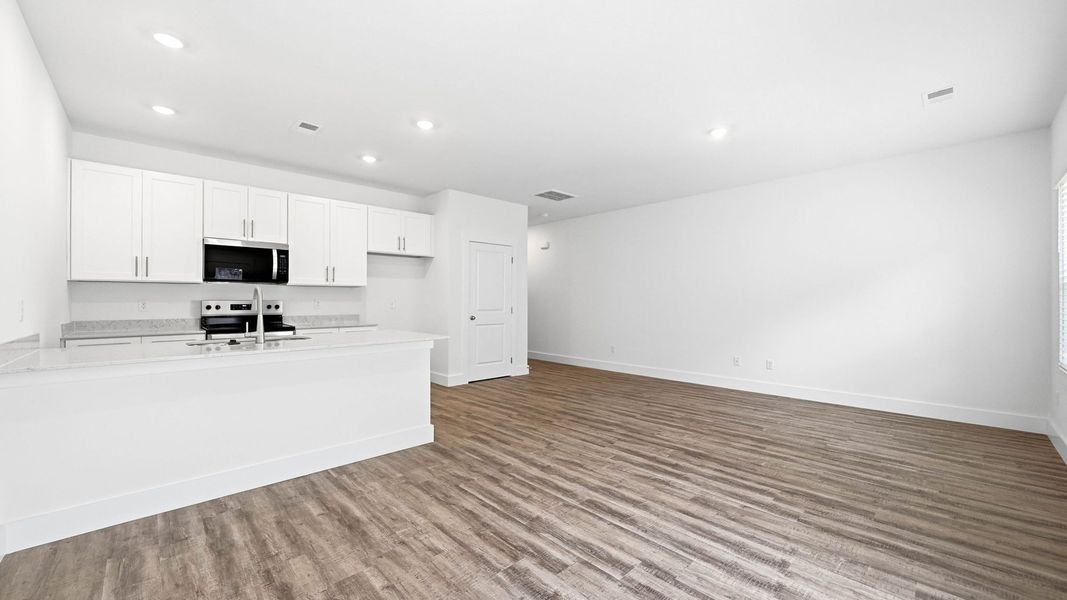 Spacious, unfurnished interior of a new home in The Arbor Townhomes, Kingsport (Image 9).