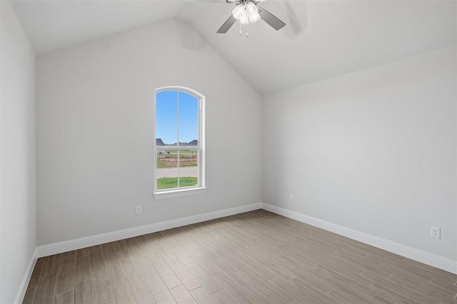 Spacious, unfurnished interior of a new home in , Tolar (Image 19).