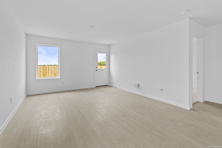 Spacious, unfurnished interior of a new home in Spring Grove, St. Hedwig (Image 19).