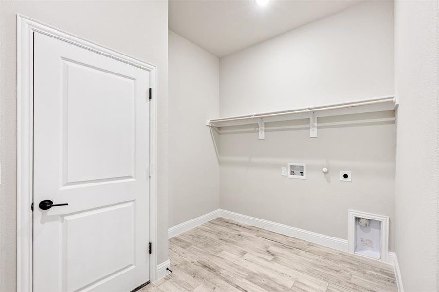 Spacious, unfurnished interior of a new home in Sonoma Verde, McLendon-Chisholm (Image 28).