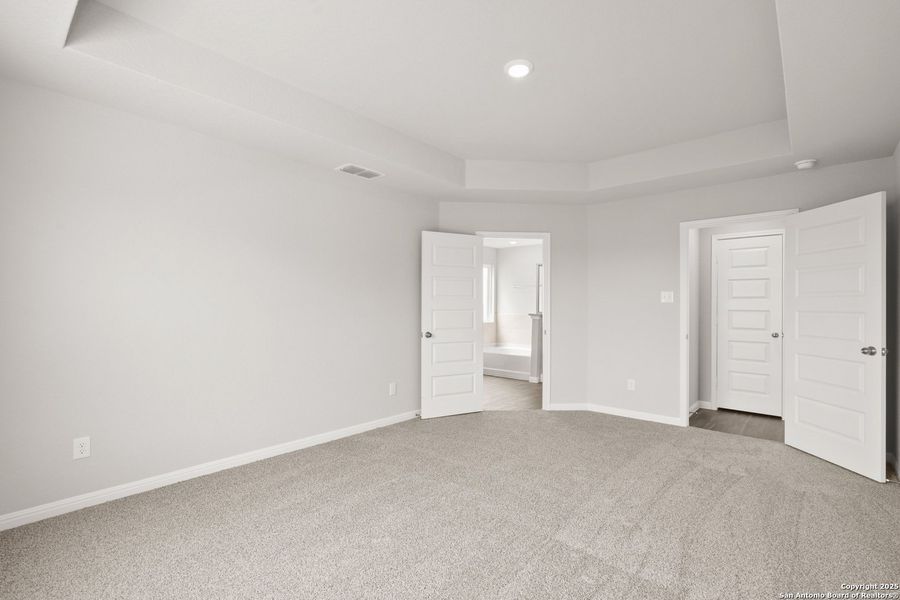 Spacious, unfurnished interior of a new home in Cinco Lakes, San Antonio (Image 16).