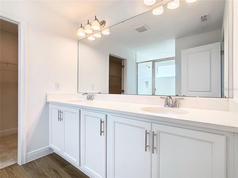 Furnished interior view inside a new home in , Winter Garden (Image 9).