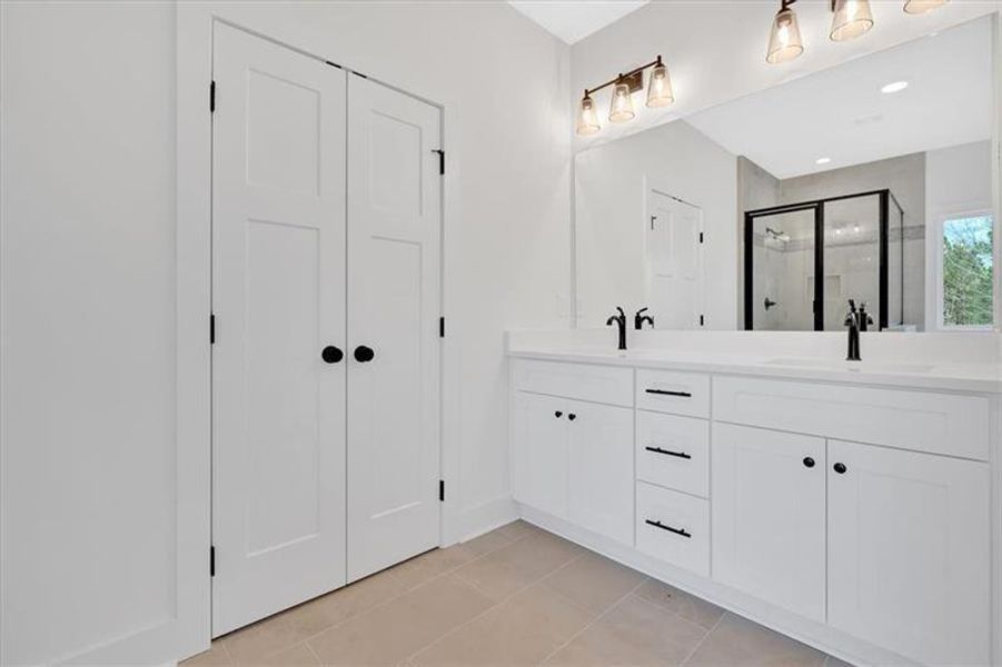 Furnished interior view inside a new home in , Cartersville (Image 11).