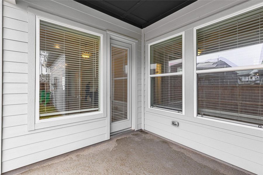 Exterior details and patio area of a home in , Humble (Image 4).