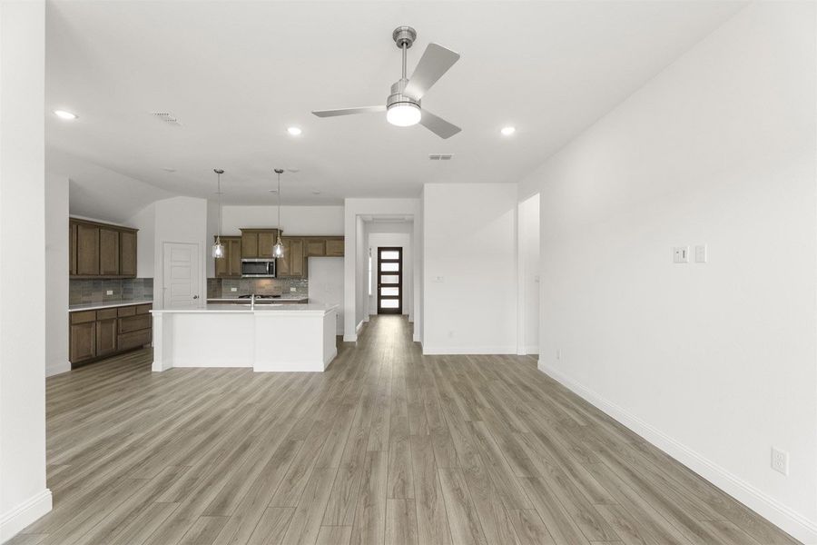 Representative unfurnished interior of a home built from the Trenton by Pacesetter Homes in Keeneland, Aubrey (Image 20).