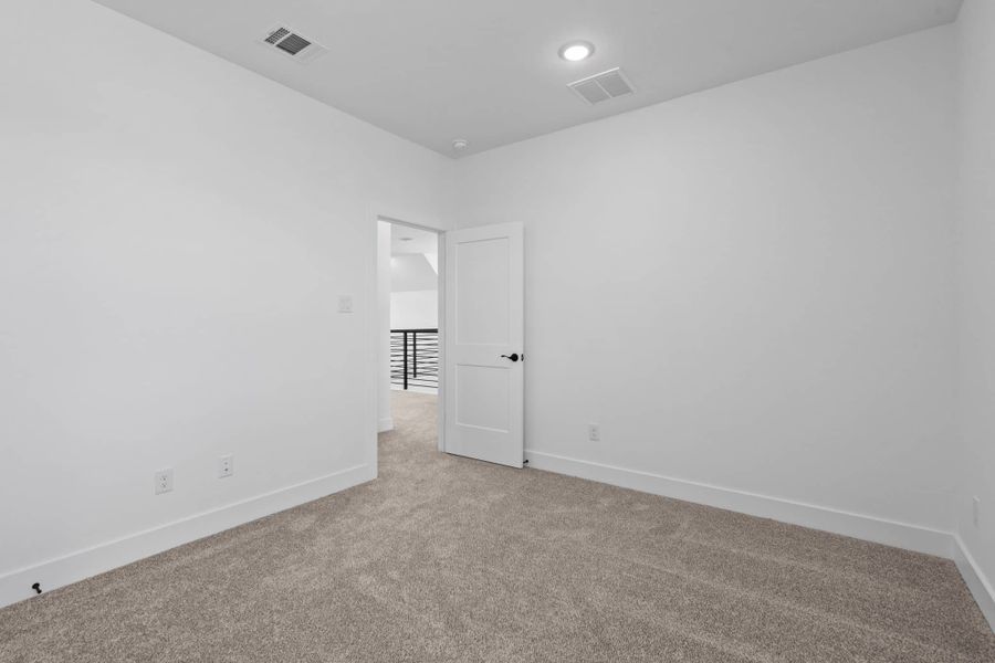Spacious, unfurnished interior of a new home in Fulshear Lakes, Fulshear (Image 23). Spacious, unfurnished interior of a new home in Fulshear Lakes, Fulshear (Image 23).