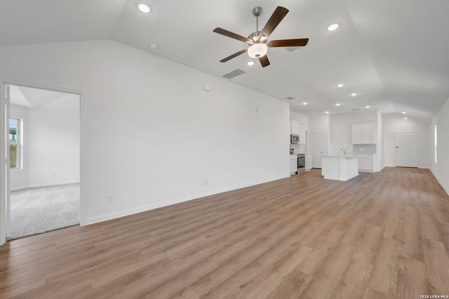 Spacious, unfurnished interior of a new home in Park Place, New Braunfels (Image 25).