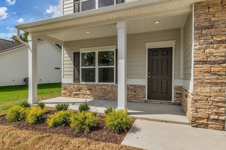 Large covered front porch! Large covered front porch!