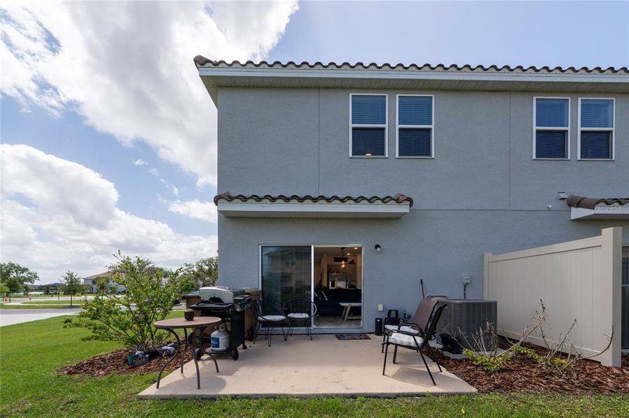 Exterior details and patio area of a home in , Kissimmee (Image 4).