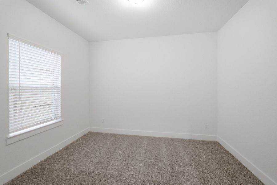 Spacious, unfurnished interior of a new home in Sierra Vista, Rosharon (Image 14).