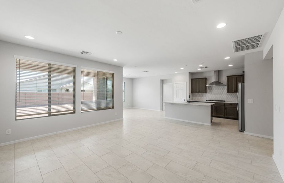 Spacious, unfurnished interior of a new home in Blossom Rock, Apache Junction (Image 18).
