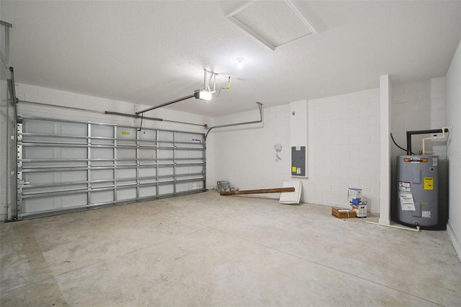 Spacious, unfurnished interior of a new home in Leyland Preserve - Classic Series, Brooksville (Image 24).