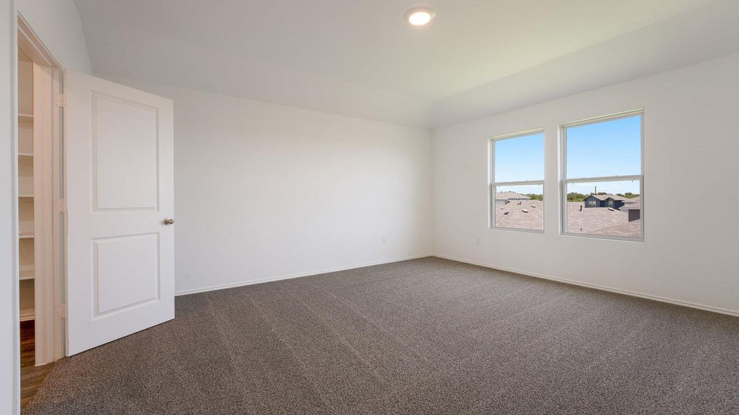 Spacious, unfurnished interior of a new home in Durango, Mustang Ridge (Image 14).