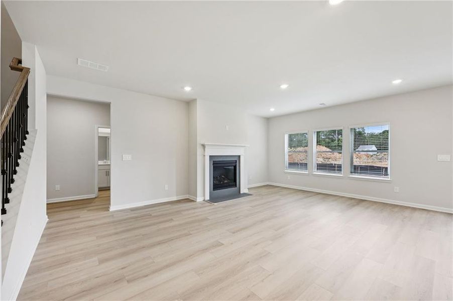 Spacious, unfurnished interior of a new home in Westmont Preserve, Powder Springs (Image 53).