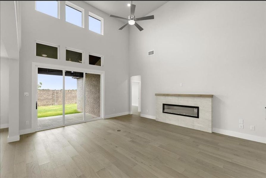 Spacious, unfurnished interior of a new home in Valencia on The Lake, Little Elm (Image 7).