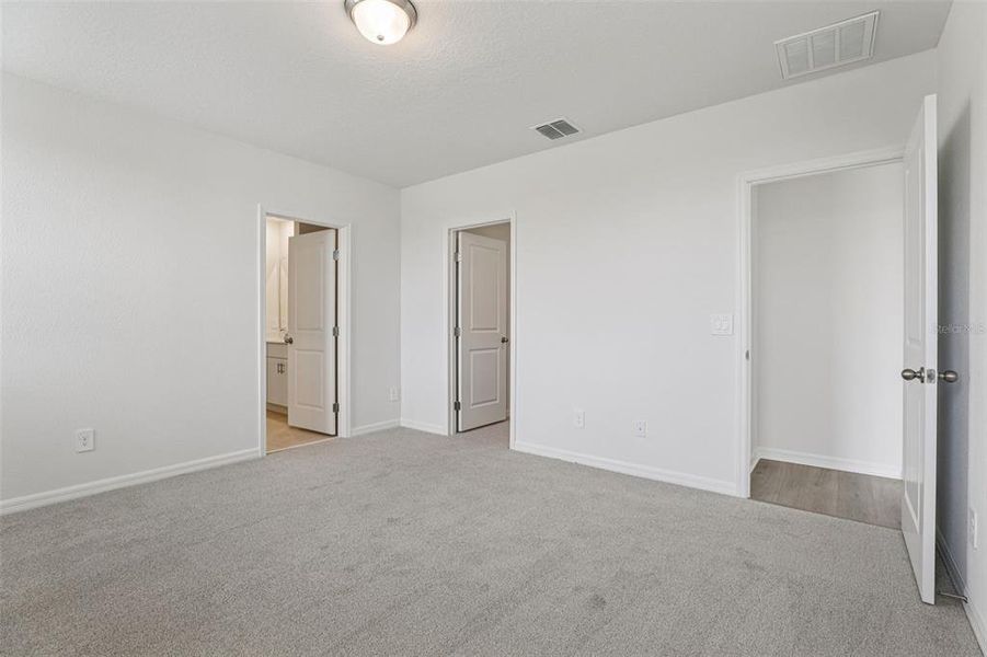 Spacious, unfurnished interior of a new home in Crosswinds - Signature Series, Haines City (Image 28).