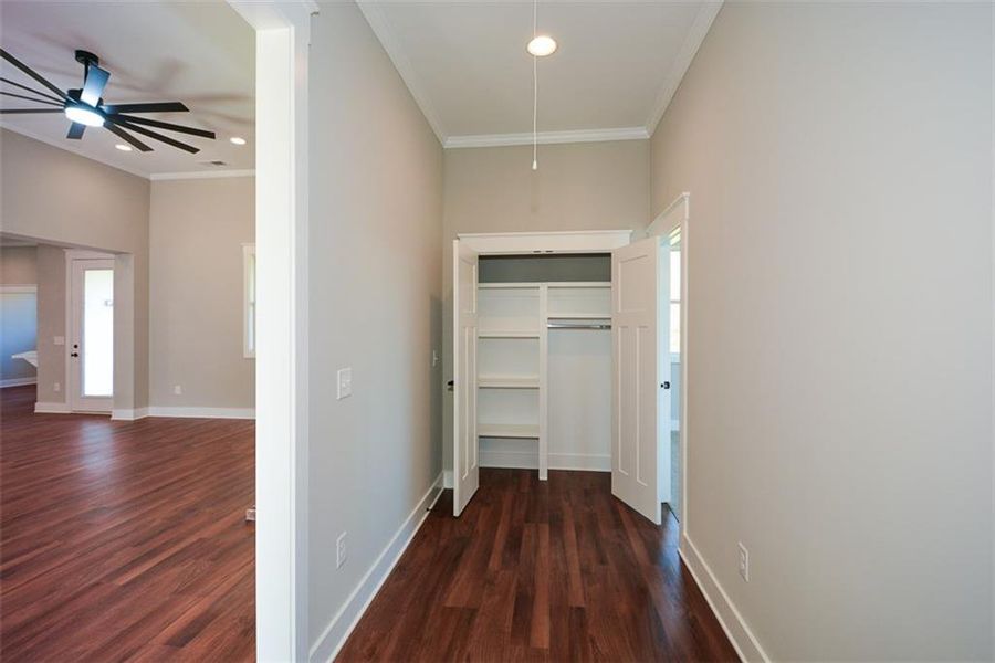 Spacious, unfurnished interior of a new home in , Jasper (Image 30).