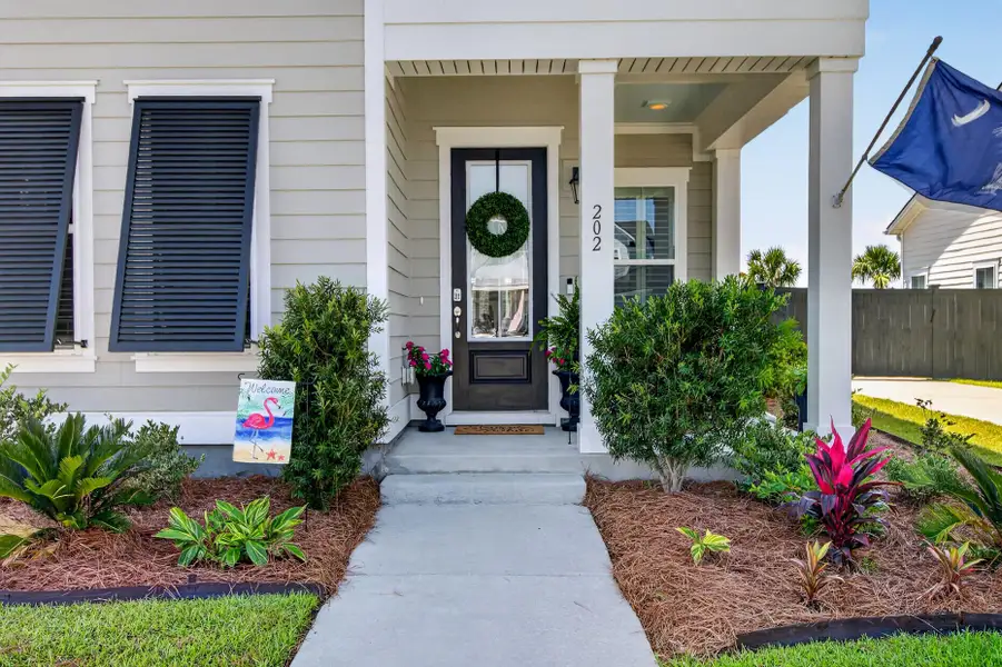 Exterior details and patio area of a home in Carnes Crossroads, Summerville (Image 30).