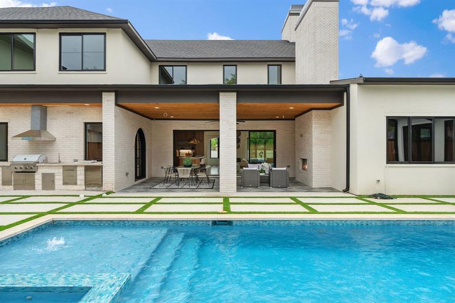 Exterior details and patio area of a home in , Dallas (Image 20).