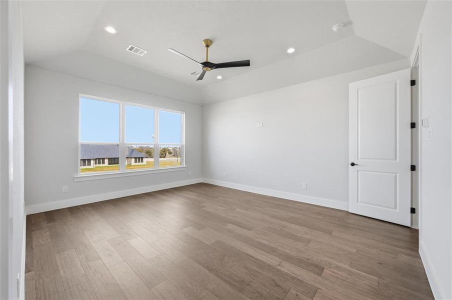 Spacious, unfurnished interior of a new home in , Aledo (Image 31).