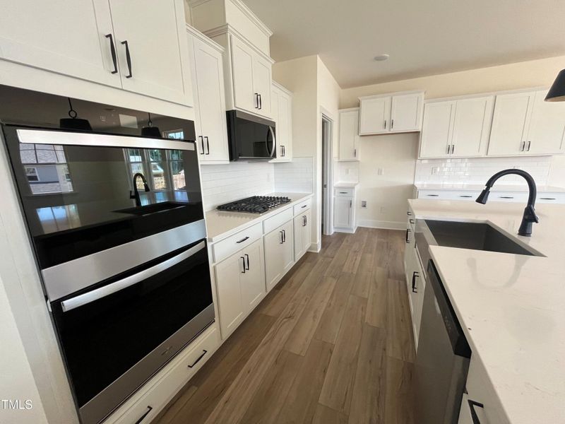 Gourmet Kitchen w/Double Ovens