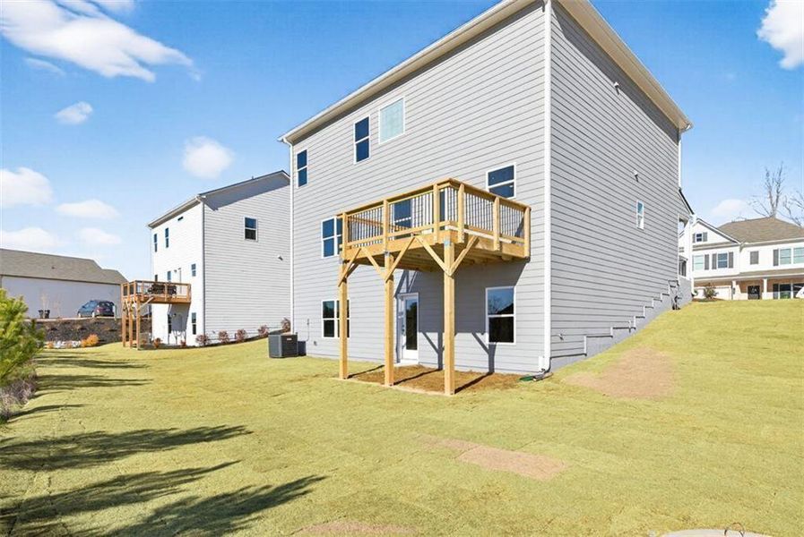 Exterior details and patio area of a home in Victoria Heights, Dallas (Image 3).