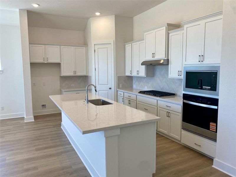 Beautifully appointed Kitchen