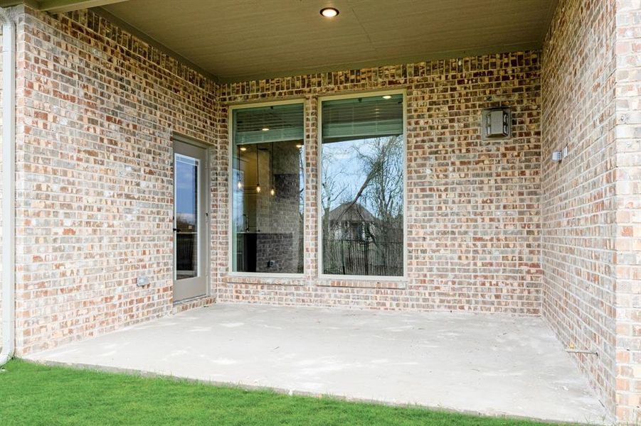 Exterior details and patio area of a home in Sonoma Verde, Rockwall (Image 26).