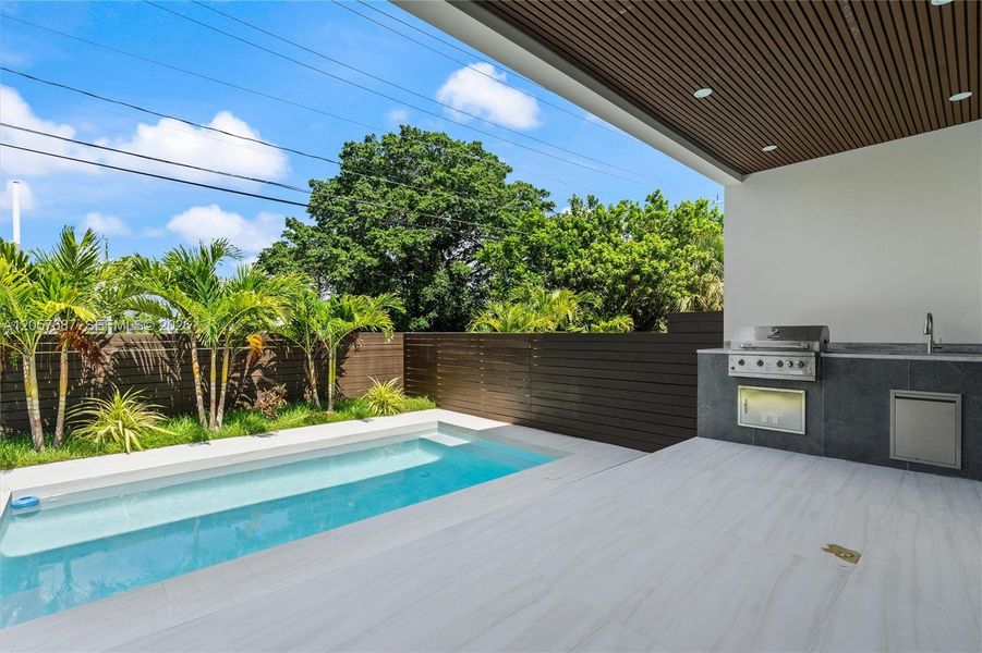 Exterior details and patio area of a home in , Fort Lauderdale (Image 19).